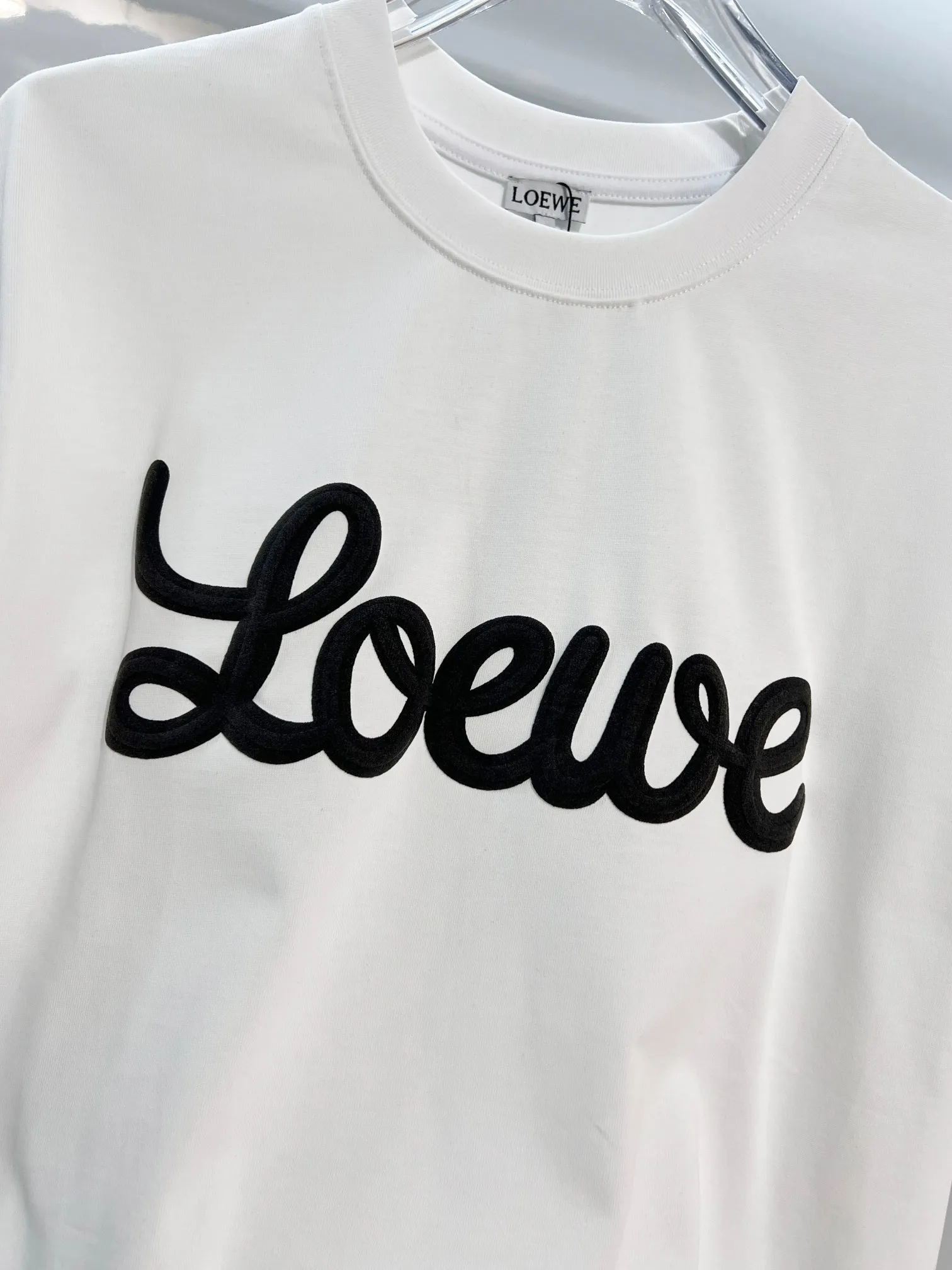 LOEWE/ Quality T Classic LOGO 2025ss Quality Versatile Quality : Black.White Size：S M L XL